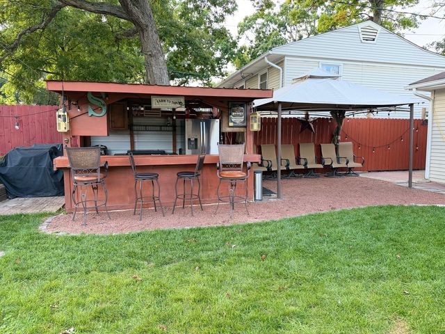 25 Meadowlark Lane, Carpentersville, IL 60110