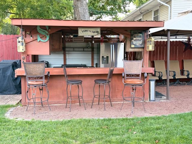 25 Meadowlark Lane, Carpentersville, IL 60110
