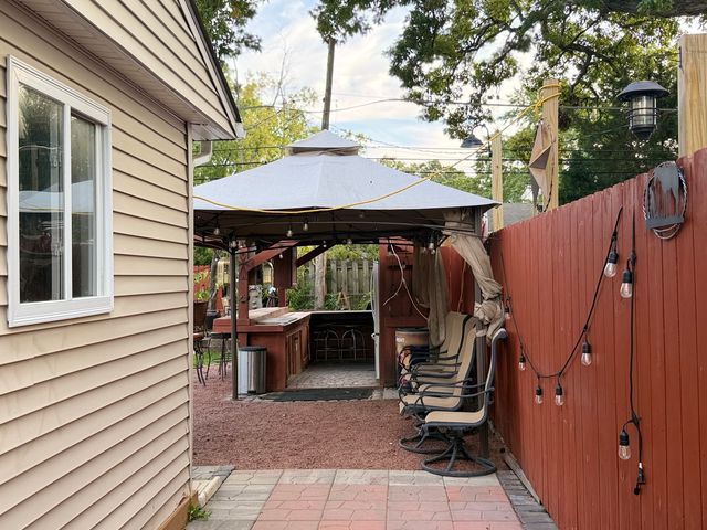 25 Meadowlark Lane, Carpentersville, IL 60110