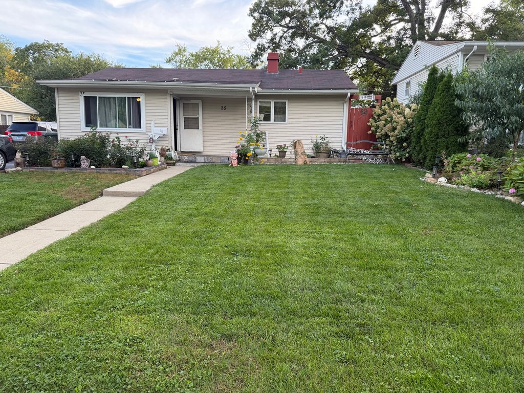 25 Meadowlark Lane, Carpentersville, IL 60110