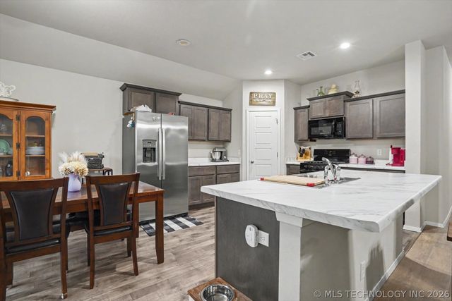 1100 W Missouri Avenue, Claremore, OK 74019