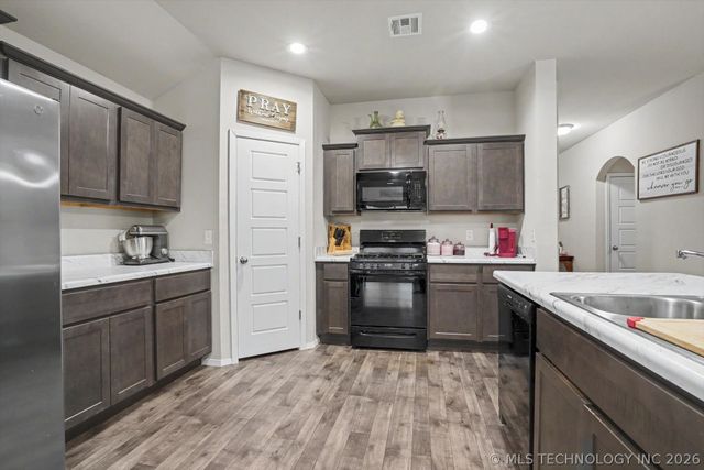 1100 W Missouri Avenue, Claremore, OK 74019