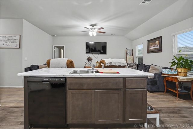 1100 W Missouri Avenue, Claremore, OK 74019
