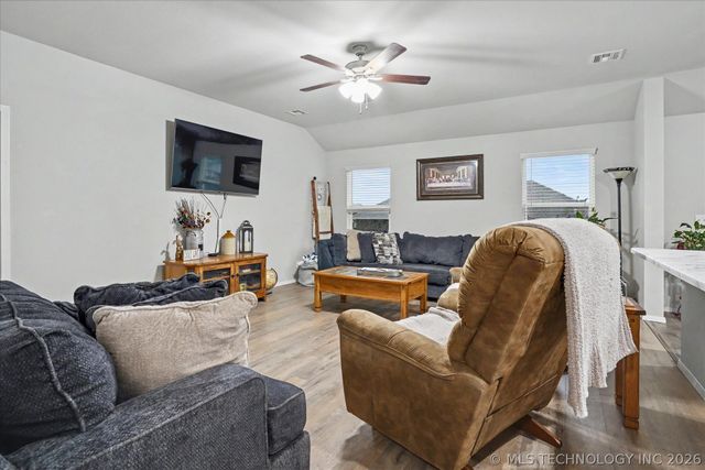 1100 W Missouri Avenue, Claremore, OK 74019