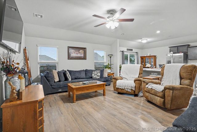 1100 W Missouri Avenue, Claremore, OK 74019