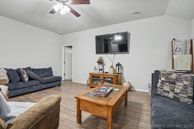 1100 W Missouri Avenue, Claremore, OK 74019