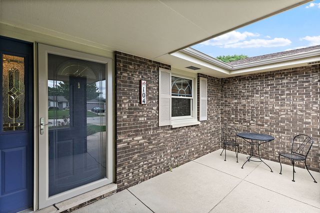 104 Millis Lane, Schaumburg, IL 60193