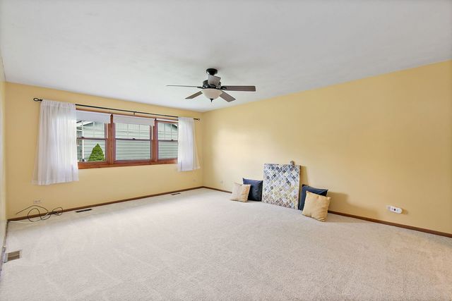 104 Millis Lane, Schaumburg, IL 60193