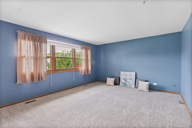 104 Millis Lane, Schaumburg, IL 60193