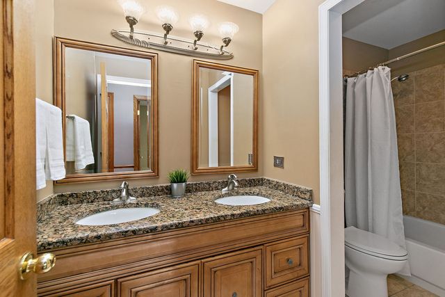 104 Millis Lane, Schaumburg, IL 60193