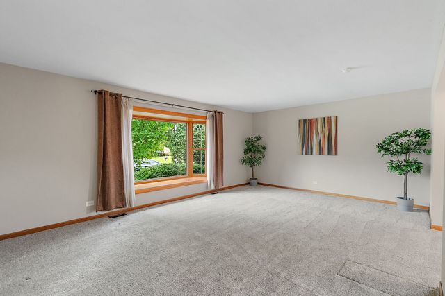 104 Millis Lane, Schaumburg, IL 60193
