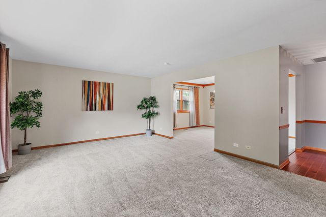 104 Millis Lane, Schaumburg, IL 60193