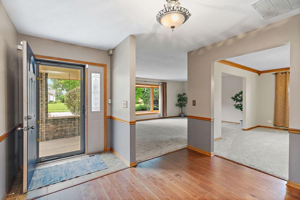104 Millis Lane, Schaumburg, IL 60193 — photo 3