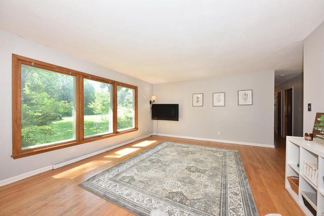 380 Glenview LANE, Grafton, WI 53024