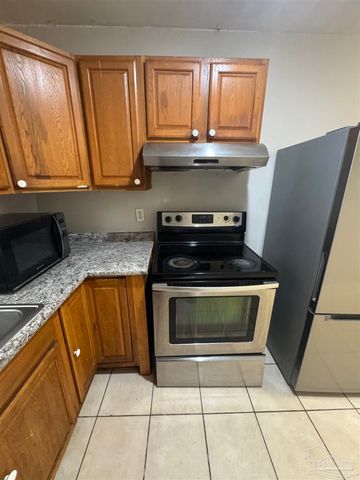 7811 Castle Gate Dr, Pensacola, FL 32534