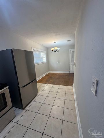 7811 Castle Gate Dr, Pensacola, FL 32534