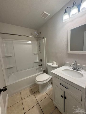 7811 Castle Gate Dr, Pensacola, FL 32534