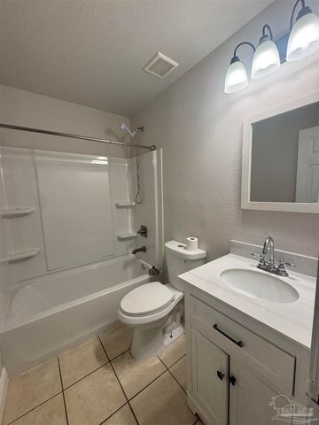 7811 Castle Gate Dr, Pensacola, FL 32534