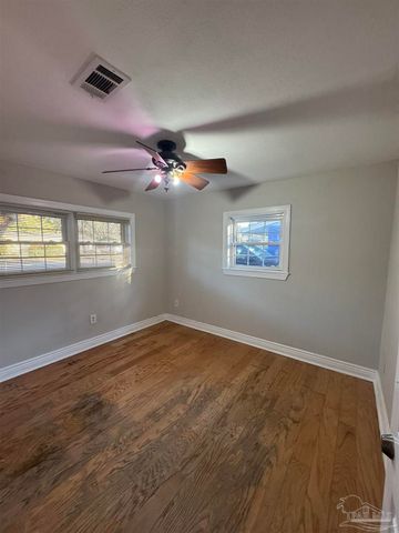 7811 Castle Gate Dr, Pensacola, FL 32534