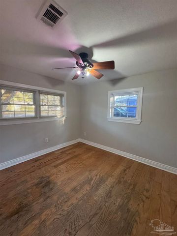 7811 Castle Gate Dr, Pensacola, FL 32534