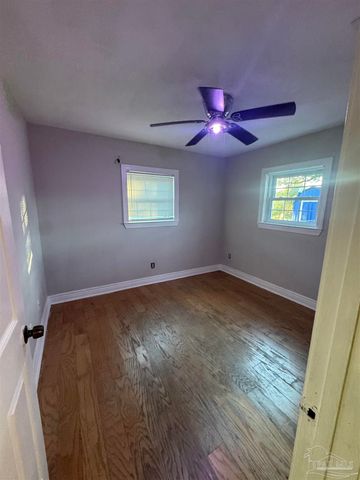 7811 Castle Gate Dr, Pensacola, FL 32534