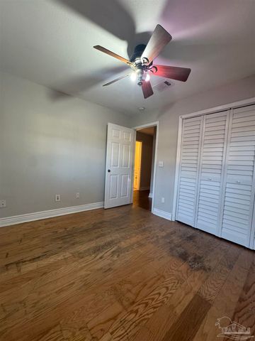 7811 Castle Gate Dr, Pensacola, FL 32534