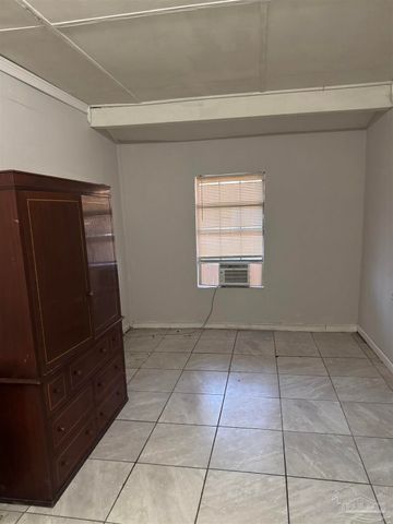 7811 Castle Gate Dr, Pensacola, FL 32534