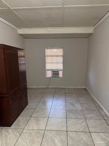 7811 Castle Gate Dr, Pensacola, FL 32534