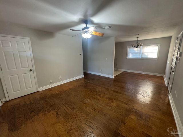 7811 Castle Gate Dr, Pensacola, FL 32534