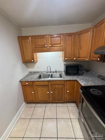 7811 Castle Gate Dr, Pensacola, FL 32534