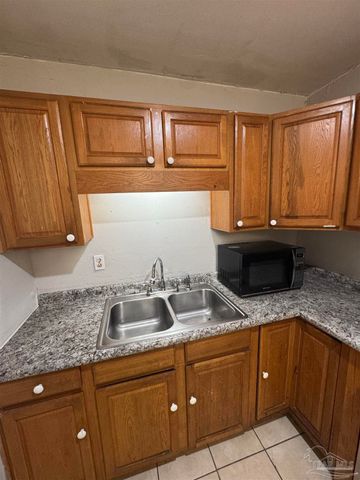 7811 Castle Gate Dr, Pensacola, FL 32534