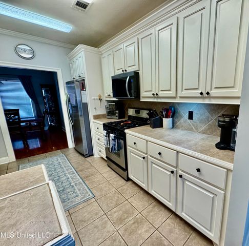 1101 Susan Cove, Brandon, MS 39042