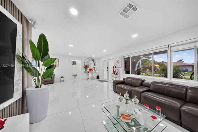 713 Se, Cape Coral, FL 33904