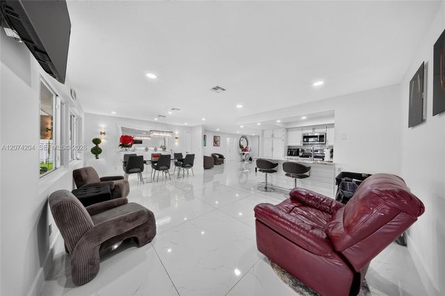 713 Se, Cape Coral, FL 33904