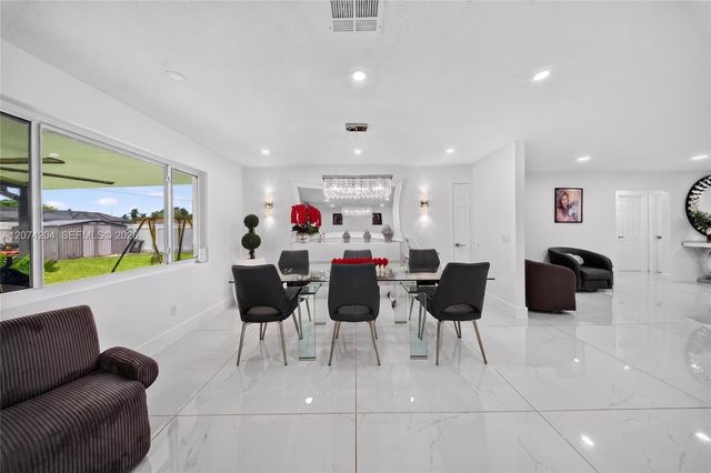 713 Se, Cape Coral, FL 33904