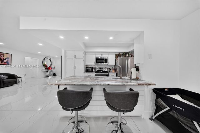 713 Se, Cape Coral, FL 33904