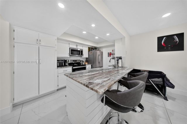 713 Se, Cape Coral, FL 33904