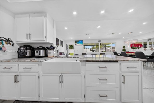 713 Se, Cape Coral, FL 33904
