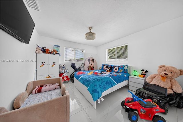 713 Se, Cape Coral, FL 33904