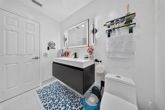 713 Se, Cape Coral, FL 33904