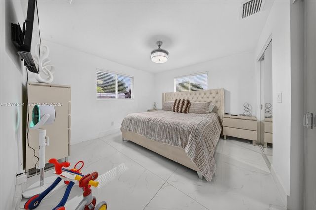 713 Se, Cape Coral, FL 33904