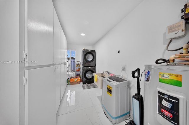 713 Se, Cape Coral, FL 33904