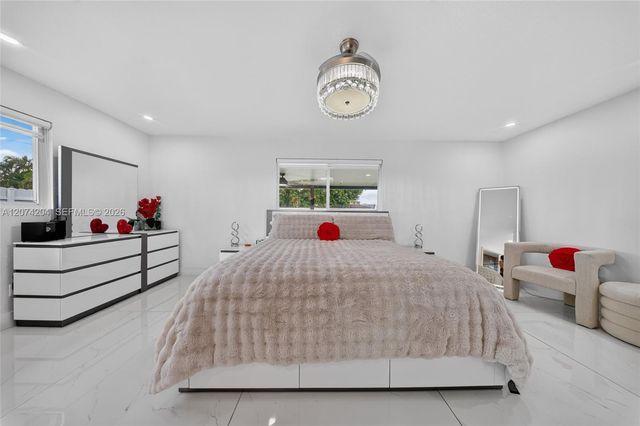 713 Se, Cape Coral, FL 33904