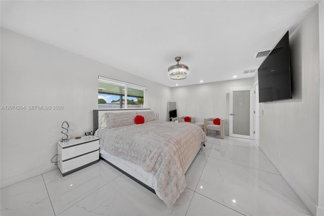 713 Se, Cape Coral, FL 33904