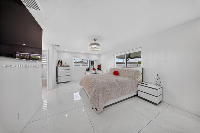 713 Se, Cape Coral, FL 33904