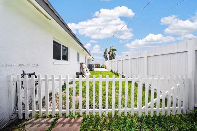 713 Se, Cape Coral, FL 33904