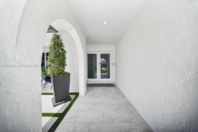 713 Se, Cape Coral, FL 33904