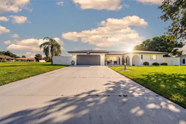 713 Se, Cape Coral, FL 33904