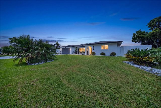 713 Se, Cape Coral, FL 33904