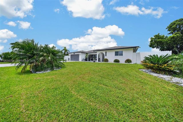 713 Se, Cape Coral, FL 33904